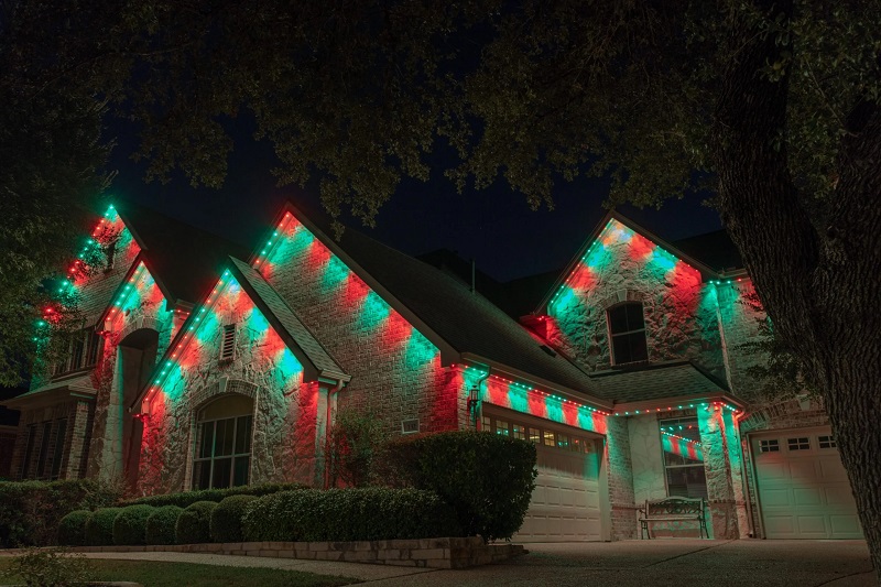 Decoding the Cost: What to Expect When Hiring a Christmas Light Company in Utah